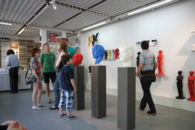 Ausstellungsraum2 Kunstmassnahmen Ottmar Hörl