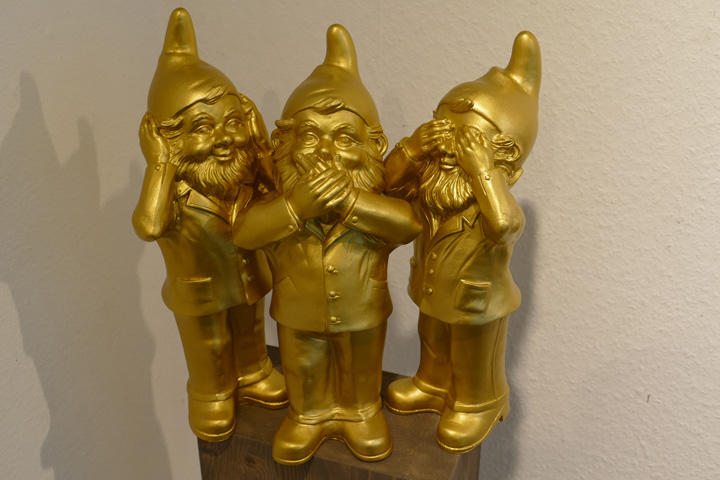 Geheimnisträger, Dreiergruppe, gold,EUR 130.- KUNSTMASSNAHMEN Heidelberg Geheimnisträger, Dreiergruppe, gold,EUR 130.- KUNSTMASSNAHMEN Heidelberg